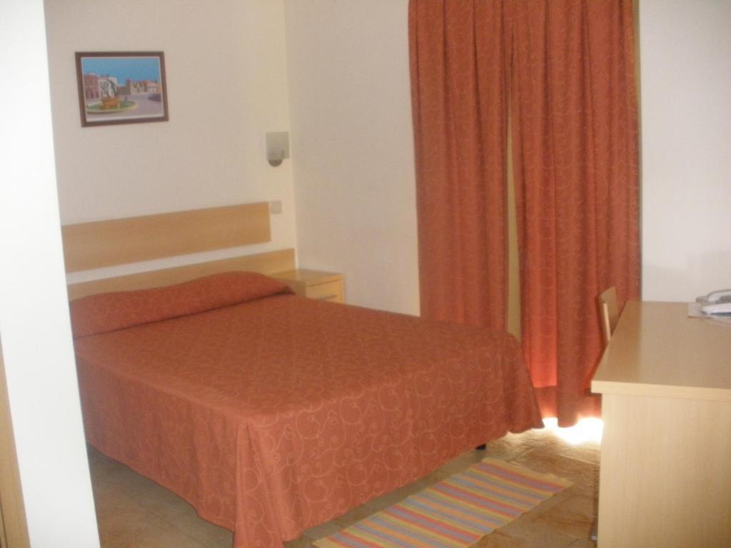 Dom Fernando II Hotel Loule Room photo